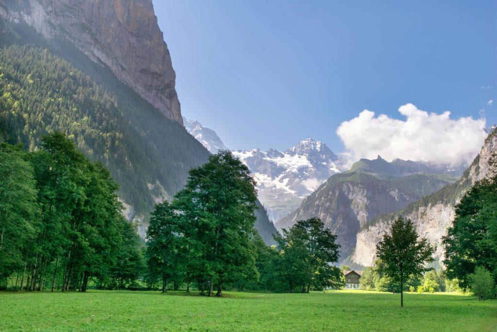 Best Month to Visit Switzerland 2026 Complete Travel Guides.
