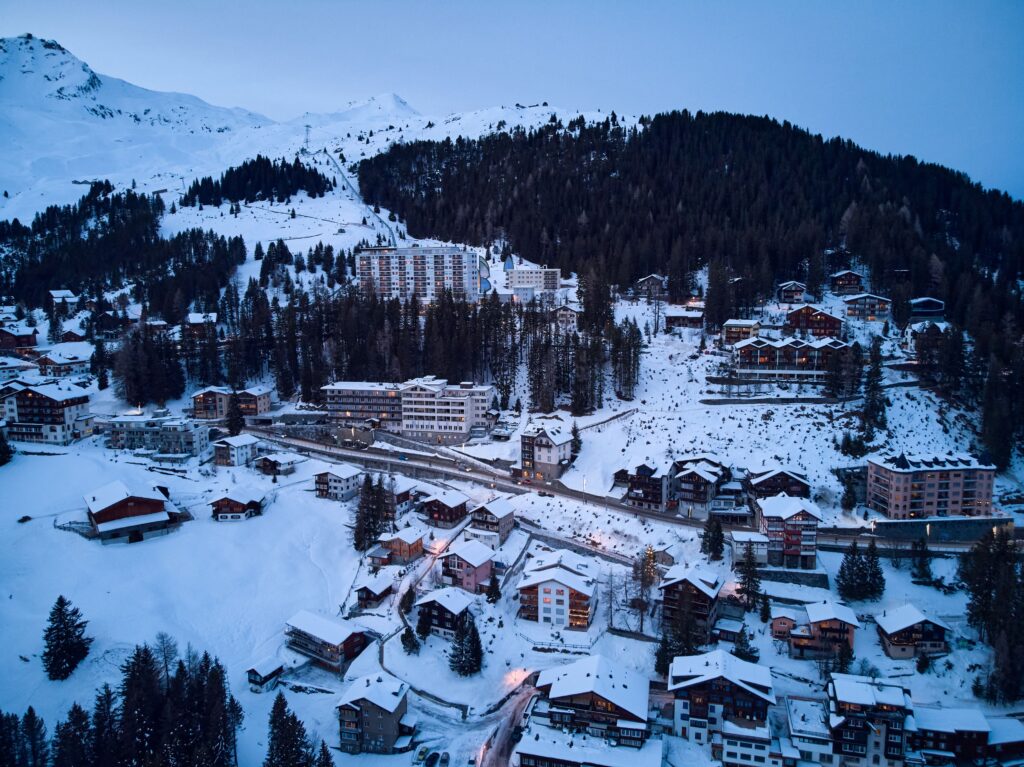 Best Month to Visit Switzerland 2026 Complete Travel Guides.
